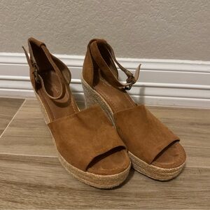 Universal threads suede wedges size 8